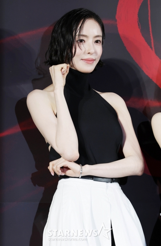 배우 이다희가 7일 오후 서울 CGV용산아이파크몰에서 진행된 웨이브 오리지널 시리즈 &#039;S라인&#039; 제작발표회에 참석해 포즈를 취하고 있다. /2025.07.07 /사진=이동훈 photoguy@