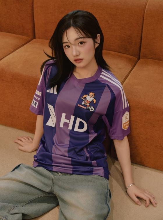 울산 HD가 재출시한 1996시즌 뉴트로 유니폼. /사진=울산 HD 제공