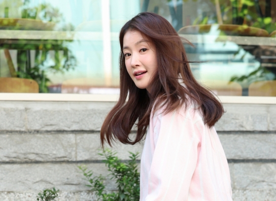 (서울=뉴스1) 권현진 기자 = 배우 이시영이 23일 오후 서울 강남구 꽁티드툴레아에서 열린 프리미엄 캐시미어 브랜드 ‘배리(BARRIE)’ 옥스포드 이벤트 포토콜 행사에 참석하고 있다. 2025.4.23/뉴스1  Copyright (C) 뉴스1. All rights reserved. 무단 전재 및 재배포,  AI학습 이용 금지. /사진=(서울=뉴스1) 권현진 기자