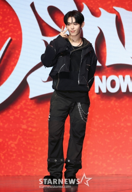 그룹 나우즈(NOWZ) 현빈이 9일 오후 서울 광진구 예스24라이브홀에서 진행된 첫 번째 미니 앨범 &#039;IGNITION&#039; 발매기념 쇼케이스에서 포즈를 취하고 있다. /2025.07.09 /사진=이동훈 photoguy@