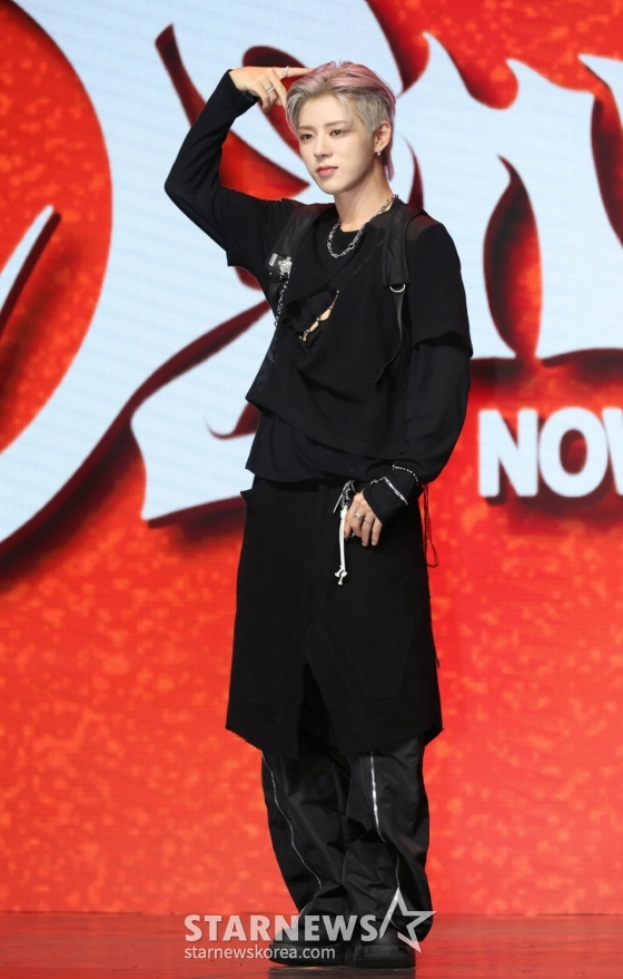 그룹 나우즈(NOWZ) 진혁이 9일 오후 서울 광진구 예스24라이브홀에서 진행된 첫 번째 미니 앨범 &#039;IGNITION&#039; 발매기념 쇼케이스에서 포즈를 취하고 있다. /2025.07.09 /사진=이동훈 photoguy@