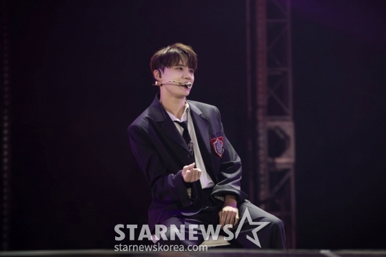 가수 김준수가 9일 서울 송파구 올림픽공원 KSPO DOME에서 열린 데뷔 20주년 기념 단독 콘서트 &#039;JX 2024 CONCERT [IDENTITY] in SEOUL&#039;(아이덴티티 인 서울, 이하 [IDENTITY])에서 멋진 무대를 선보이고 있다. / 사진제공=팜트리아일랜드, iNKODE /사진=김창현 chmt@