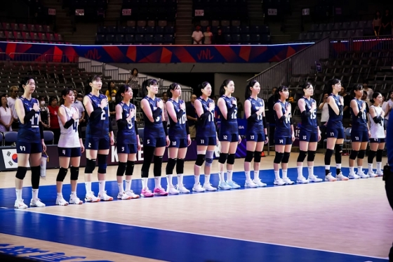 지난 9일 일본 지바에서 열린 2025 국제배구연맹(FIVB) 발리볼네이션스리그(VNL) 폴란드전을 앞둔 대한민국 여자배구 대표팀. /사진=FIVB 제공