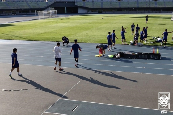 성남종합운동장에 들어서고 있는 대표팀. /사진=대한축구협회