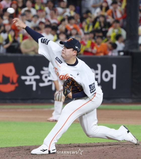 승리 투수가 된 한승혁. /사진=김진경 대기자