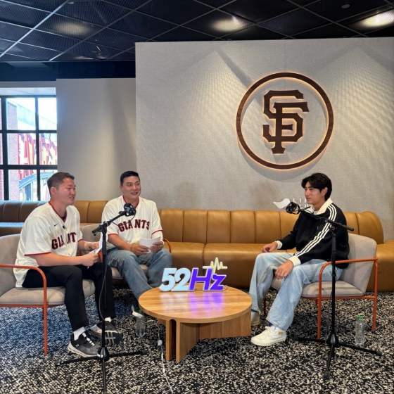 (왼쪽부터) 김진영, 김태균, 이정후. /사진=티케이오시비 제공