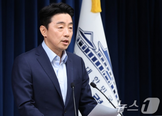 강훈식 대통령 비서실장이 11일 서울 용산구 대통령실 청사에서 문화체육관광부·국토교통부 장관 후보자 인선 발표을 하고 있다. /사진=뉴스1