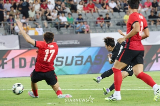 강상윤(오른쪽)의 선제골 순간. /사진=김진경 대기자