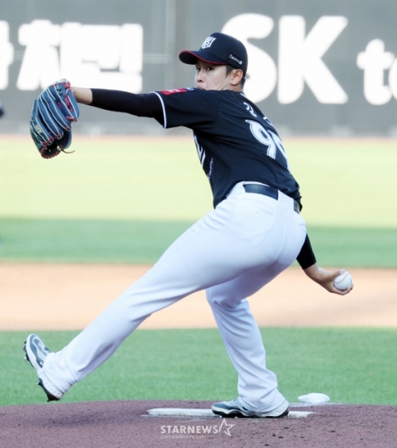 KT 강건이 11일 열린 2025 KBO 퓨처스 올스타전에서 투구하고 있다. /사진=강영조 선임기자 