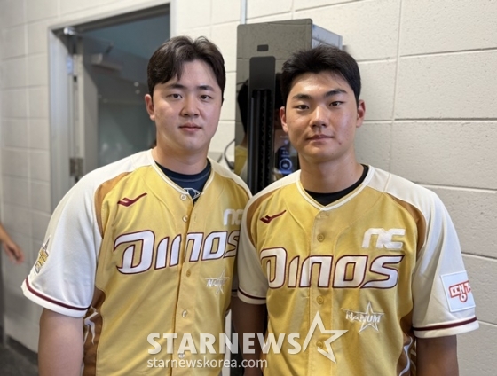 NC 김형준(왼쪽)과 김주원이 함께 포즈를 취하고 있다. /사진=양정웅 기자 