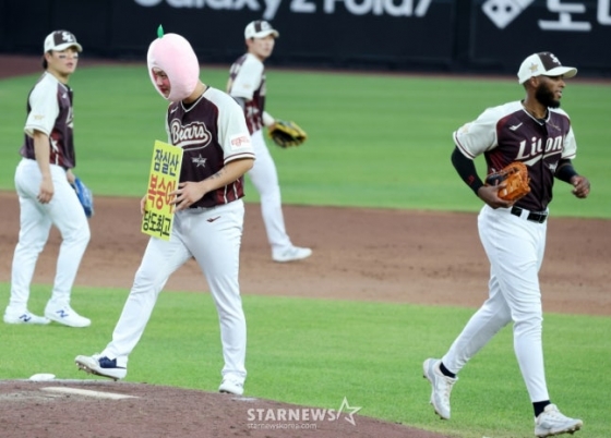 박치국이 12일 대전 한화생명 볼파크에서 열린 2025 KBO 올스타전에서 5회말 마운드에 오르고 있다. /사진=강영조 선임기자 