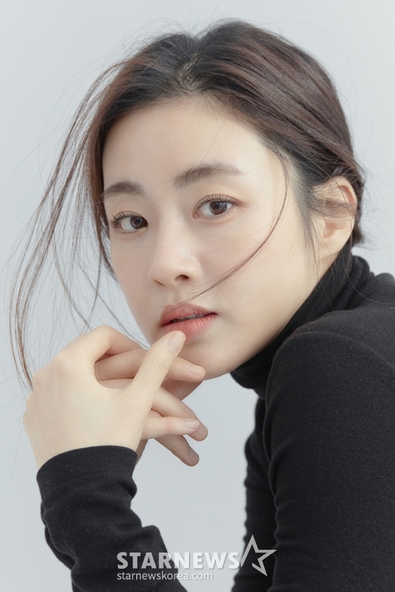 웹드라마 &#039;남이 될 수 있을까&#039;의 배우 강소라가 종영 인터뷰를 위해 포즈를 취하고 있다. /사진제공=플럼에이앤씨 2023.02.27