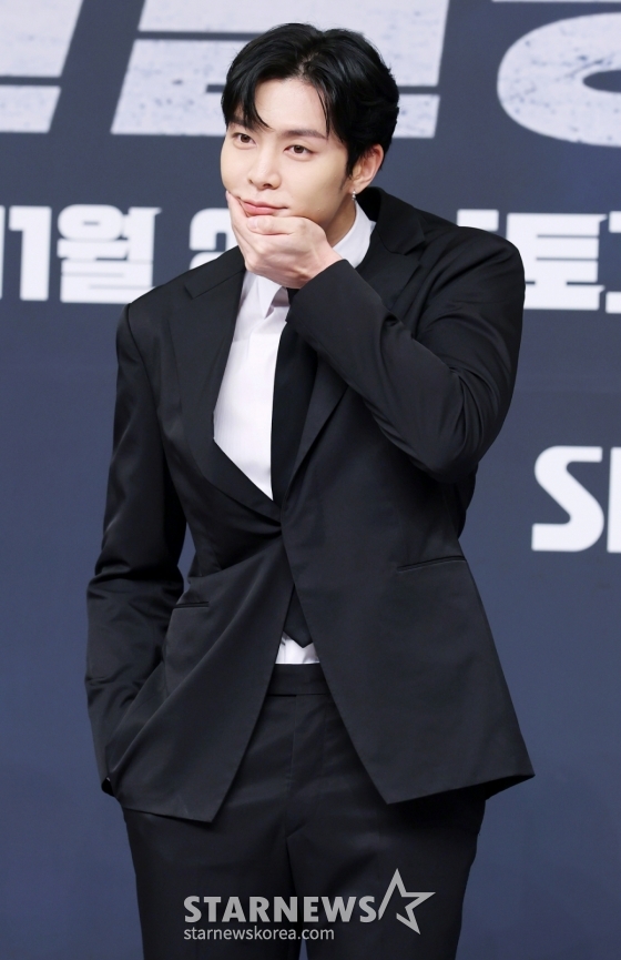 그룹 NCT 쟈니가 26일 서울 양천구 목동 SBS에서 진행된 예능 '열혈농구단' 제작발표회에 참석해 포즈를 취하고 있다. /2025.11.2 /사진=김휘선 hwijpg@