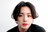 방탄소년단 정국 전역 기념 중국 35개 도시 대형 스크린 광고 동시 송출..'초강력 대륙 인기'