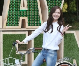 윤아 '자전거 탄 가을 소녀~'