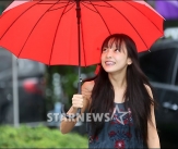 구하라 '빨간우산을 쓴 소녀'