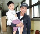 박건형, '귀여운 아들과 함께 투표소 방문'