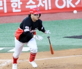 [포토]&#39;아..번트가 아닌데&#39; 김선빈