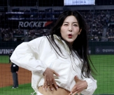 [포토] 목나경 &#39;때론 격렬하게&#39;