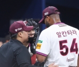 [포토] 알칸타라 &#39;흔들려도 정면승부&#39;