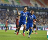 &#39;이번엔 다르다&#39; 수원, 11경기 무패행진→2위 탈환! 승격 분위기 UP... &#39;후반 4골 폭발&#39; 부천에 대승 [수원 현장리뷰]