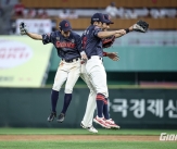 롯데, 장두성 없던 첫 경기 어땠나... 김동혁 만점 활약에 &#034;든든하더라&#034; 캡틴 극찬