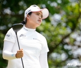 &#39;첫 우승 보인다&#39; 최혜진, 3R도 공동 선두 수성... 이소미 12위-윤이나 29위 [LPGA]
