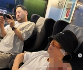 타블로, KTX서 &#39;손가락 욕&#39; 받고 소신 발언..&#034;눈 감으면 큰일&#034; [스타이슈]