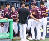 [포토] 정현우 &#39;다음엔 꼭 잡을게요&#39;