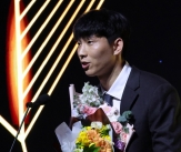 &#39;총액 12억&#39; 황택의, 한선수 제치고 &#39;연봉킹&#39; 탈환... 여자부는 &#39;8억&#39; 양효진·강소휘 공동 1위