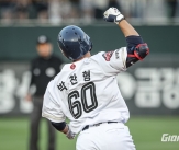 1달 반 전엔 프로도 아니었는데, 어느덧 &#39;1군 6할타율&#39; 맹타! &#39;불꽃야구&#39; 내야수 성공신화 이제 시작