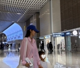 &#39;임창정♥&#39; 서하얀, 아들과 한국 떠났다..손 꼭 붙잡고 상해行
