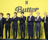&#39;큰 거 온다&#39; BTS, 내년 완전체 컴백..신보·월드투어 예고 [스타이슈]