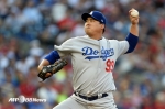 번트 대기 쉬운 류현진 공, 본인도 내야수도 대비해야 [국민감독 김인식의 MLB 通]