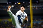 '공짜 용품에 돈까지 받는' ML 선수들, 유독 배트 계약은 꺼리는 이유 [이상희의 MLB 스토리]