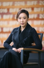 시대의 한계를 넘으려 했던 배우 강수연을 추모하며