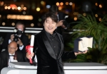 송강호, 평범함을 비범하게..칸 남우주연상 수상을 축하하며