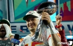 '야구 유격수+농구 가드' 경험이 만든 슈퍼볼 MVP 마홈즈 '팔색조 패스' 