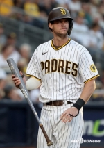 '통산 156홈런' 김하성 前 동료 33살에 조기 은퇴, ML도 취업난 '극심' [이상희의 MLB 스토리]