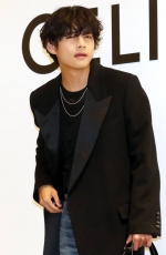 BTS 뷔, '단풍 보러 같이 가고 싶은 男스타' 투표 1위[스타폴]