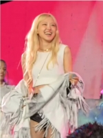 [K-EYES]로제,콜드플레이 콘서트 깜짝 등장에 해외 팬들"역사적 순간"열광