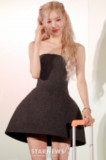 [K-EYES]로제 "내게 자유란 익명이 되는 것" 노인분장하고 거리 나가보기도