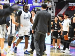 이빨 부러진 KBL 외인, 심판 공개 저격 "파울 아니라고?"