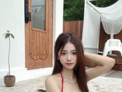 'KIA 신입' 이소민 치어리더, 레드 비키니 패션 '강렬 첫선'