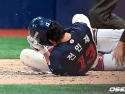 '헤드샷' 전민재 불행 중 다행, 골절-각막·망막 손상 피했다... 오른쪽 눈 내출혈 진단→일주일 안정 필요