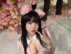 인기 女 BJ 송하나, '초현실적 몸매' 캣걸 변신 '눈길 확'