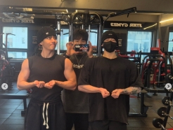 BTS 뷔·정국·송강, 같은 헬스장서 목격..근육 벌크업 美쳤다 [스타이슈]
