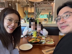"간호조무사와 외도" 이윤지 의사남편, 이혼설 해명