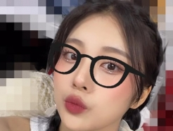 KIA 유세빈 치어, 뽀얀 피부 드러내며... 도발적 포즈까지