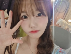 청순 미소에 이런 볼륨美가... '베이글 끝판왕' 매력 철철